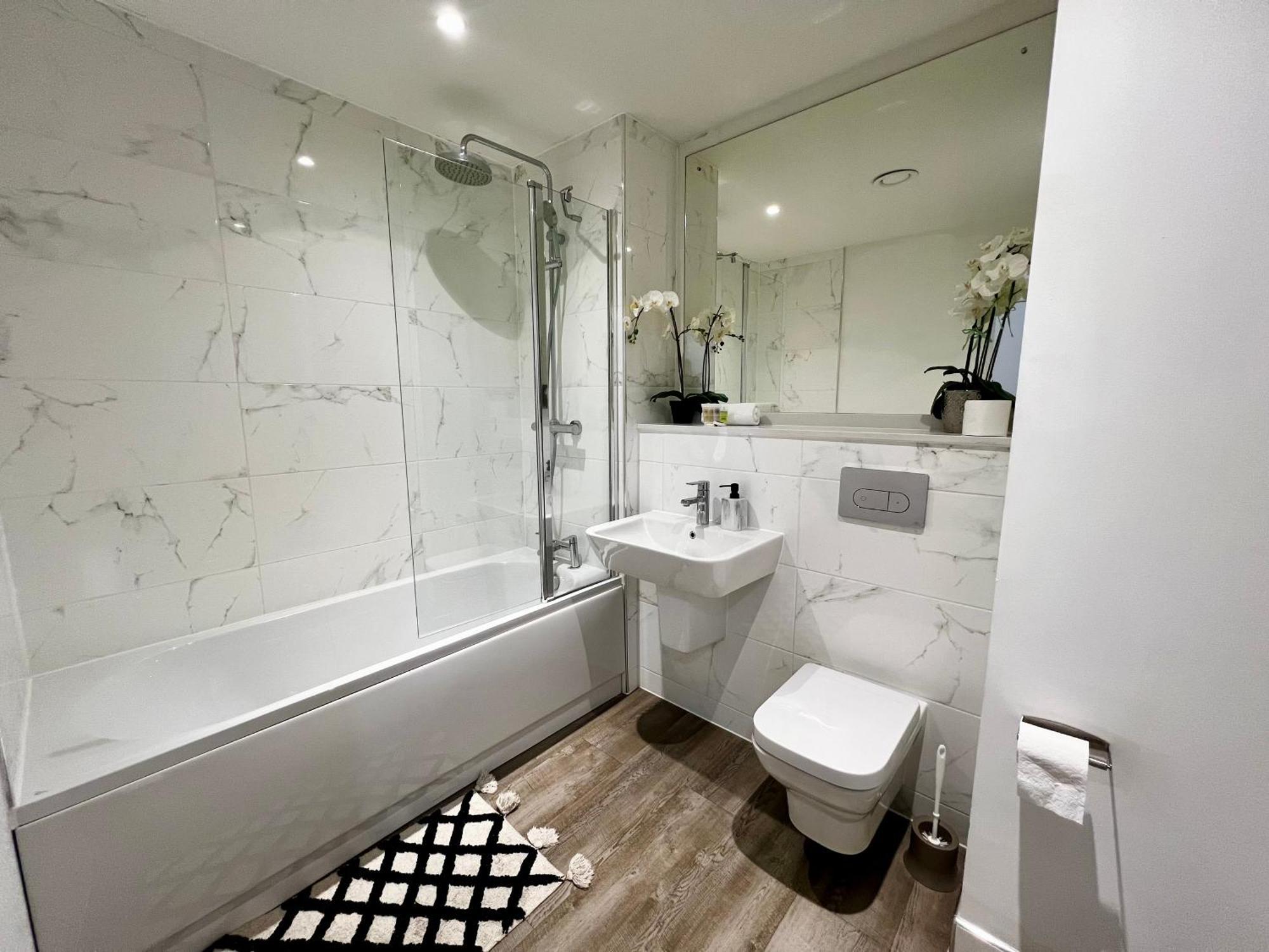 Premium Deals L Last-Minute Stay L 4 Min Walk To Birmingham Central Library L 18Th Floor 2 Bed 2 Bath City Centre Penthouse With Gym & Netflix By Jvt Short Lets المظهر الخارجي الصورة